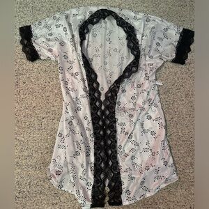 Vintage Nite Images robe size large